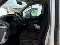 Gebraucht Ford Transit Custom 105 PS (77 kW) 2018 Polarsilber metallic Van / Kleinbus