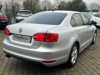Gebraucht VW Jetta Life 122 PS (89 kW) 2014 Silber Limousine