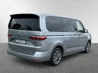 Gebraucht VW Multivan Life 150 PS (110 kW) 2024 Silber Van / Kleinbus