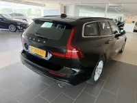 Gebraucht Volvo V60 Business Edition 163 PS (119 kW) 2021 Schwarz Kombi