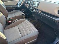 Gebraucht Toyota Yaris 99 PS (72 kW) 2016 Rot Kleinwagen
