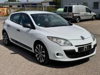 Gebraucht Renault Mégane Authentique 101 PS (74 kW) 2012 Weiß Limousine