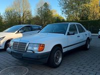 Gebraucht Mercedes E230 136 PS (100 kW) 1986 Weiß Limousine