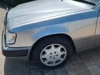Gebraucht Mercedes 230 132 PS (97 kW) 1990 Silber