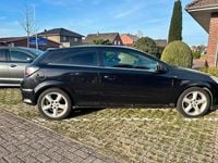 Second-hand Opel Astra 105 CP (77 kW) 2005 Negru Coupe
