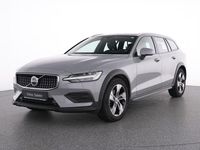 Gebraucht Volvo V60 CC Plus 197 PS (144 kW) 2023 Vapour grey / metallic Kombi