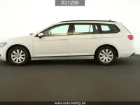 Gebraucht VW Passat 150 PS (110 kW) 2023 Weiß Kombi