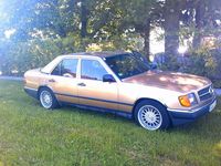Gebraucht Mercedes E260 160 PS (117 kW) 1988 Gold Limousine