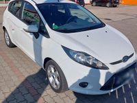 Gebraucht Ford Fiesta Trend 82 PS (60 kW) 2011 Weiß Kleinwagen