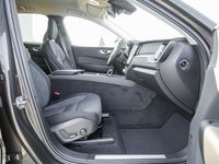 Gebraucht Volvo XC60 Momentum 197 PS (144 kW) 2022 Grau / pine grey SUV