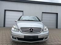 Gebraucht Mercedes B200 136 PS (100 kW) 2011 Silber Van / Kleinbus