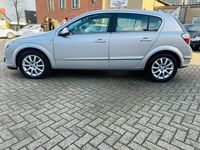Gebraucht Opel Astra Elegance 105 PS (77 kW) 2005 Gold Limousine