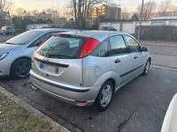 Gebraucht Ford Focus 115 PS (84 kW) 2002 Silber Kleinwagen
