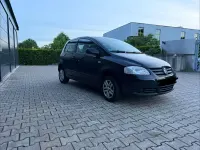 Gebraucht VW Fox 54 PS (39 kW) 2005 Schwarz Kleinwagen