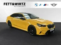 Begagnad BMW M5 Performance 727 HK (534 kW) 2024 Gul Sedan