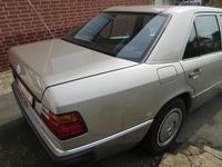 Gebraucht Mercedes E230 132 PS (97 kW) 1991 Andere farben Limousine