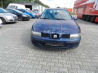 Second-hand Seat Leon Stella 101 CP (74 kW) 2000 Albastru Hatchback