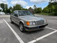 Gebraucht Mercedes E230 132 PS (97 kW) 1988 Beige Limousine