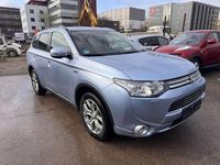 Gebraucht Mitsubishi Outlander P-HEV Plus 121 PS (88 kW) 2015 Bluish silver SUV