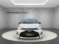 Gebraucht Toyota Yaris Hybrid Style 101 PS (74 kW) 2016 Weiß Limousine
