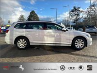 Gebraucht VW Passat Conceptline 150 PS (110 kW) 2022 Weiß Kombi