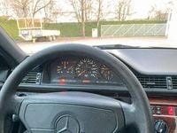 Gebraucht Mercedes 220 150 PS (110 kW) 1995 Silber Limousine