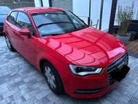 Gebraucht Audi A3 Attraction 105 PS (77 kW) 2013 Rot Limousine