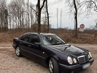Gebraucht Mercedes E280 Avantgarde 204 PS (150 kW) 1997 Violet Limousine