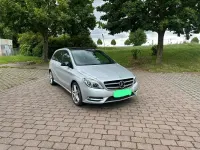 Używany Mercedes B250 211 KM (155 kW) 2013 Srebrny Minivan