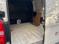 Gebraucht Peugeot Expert 95 PS (69 kW) 2017 Weiß Van