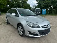 Gebraucht Opel Astra Edition 140 PS (102 kW) 2014 Silber Kombi