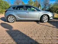 Gebraucht Opel Astra 140 PS (102 kW) 2012 Limousine