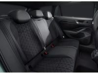 Gebraucht VW Passat R-line 193 PS (141 kW) 2024 Grün Kombi