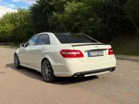 Gebraucht Mercedes E63 AMG Avantgarde 557 PS (409 kW) 2011 Weiß Limousine