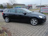 Gebraucht Volvo V60 Momentum 163 PS (119 kW) 2012 Schwarz Kombi