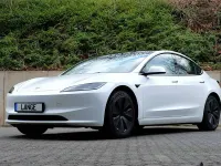 Gebraucht Tesla Model 3 366 kW (498 PS) 2024 Ultra red metallic (metallic) Limousine