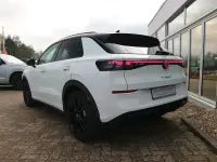 Gebraucht VW T-Roc R-line 150 PS (110 kW) 2025 Pure white uni / schwarz uni SUV