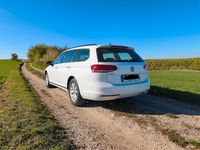 Gebraucht VW Passat 125 PS (91 kW) 2018 Weiß Kombi