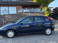 Gebraucht Ford Focus Ghia 101 PS (74 kW) 2000 Blau Kleinwagen