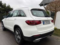 Gebraucht Mercedes GLC300e 211 PS (155 kW) 2021 Weiß SUV