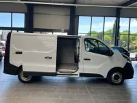 Gebraucht Opel Vivaro 120 PS (88 kW) 2017 Casablanca weiß Van / Kleinbus