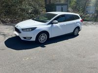 Gebraucht Ford Focus 120 PS (88 kW) 2018 Weiß Kombi