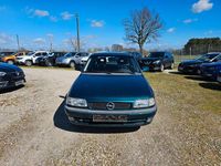 Używany Opel Astra 75 KM (55 kW) 1997 Zielony Sedan/Limuzyna