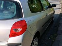Gebraucht Renault Clio II 75 PS (55 kW) 2009 Silber Kleinwagen
