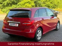 Gebraucht Mercedes B180 122 PS (89 kW) 2013 Rot Kleinwagen