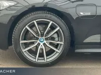 Gebraucht BMW 320e 204 PS (150 kW) 2022 Schwarz uni Kombi