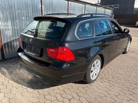 Gebraucht BMW 320 170 PS (125 kW) 2009 Schwarz Kombi