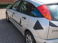 Używany Ford Focus 100 KM (73 kW) 2001 Srebrny Hatchback