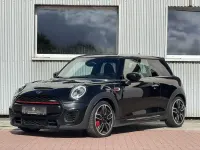 Gebraucht Mini John Cooper Works 231 PS (169 kW) 2019 Midnight black metallic Kleinwagen