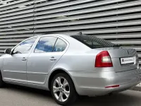 Używany Skoda Octavia Elegance 105 KM (77 kW) 2011 Srebrny Sedan/Limuzyna